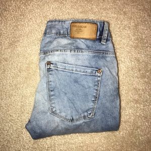 WEEKEND SALE PULL&BEAR Destroyed Jeans